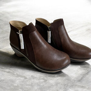 JBU Brown ankle boots memory foam wedge heel sze 10